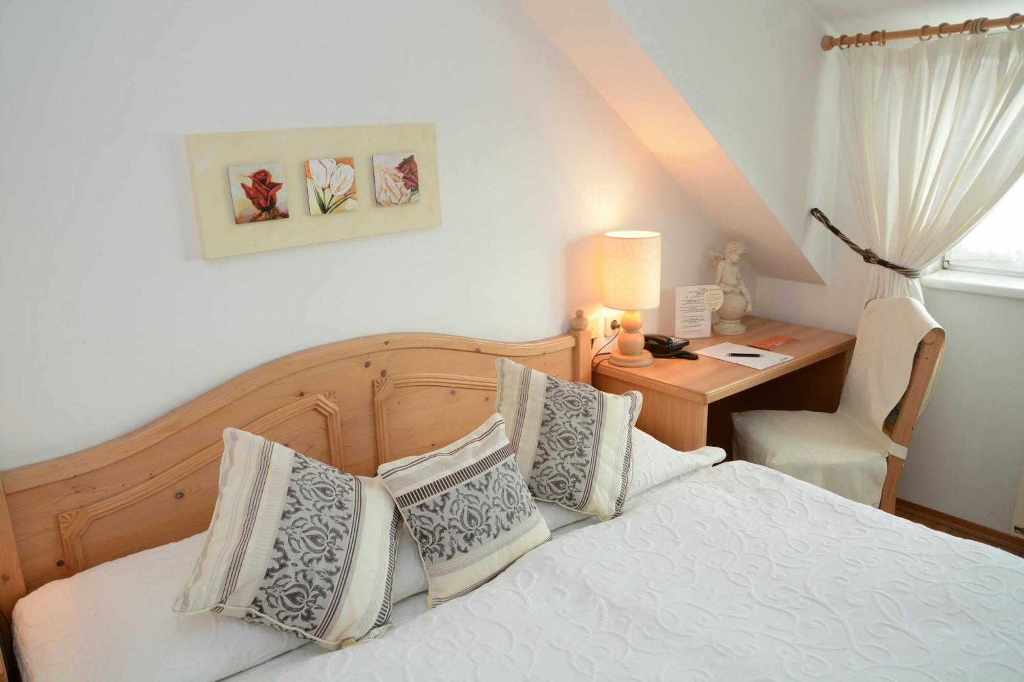 Hotel & Restaurant Braunstein - Pauli'S Stuben Purbach am Neusiedlersee Rom bilde